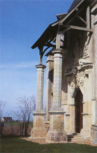 Portail ouest de la chapelle Notre-Dame de Montplacé